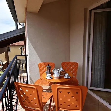 Klimatisierte In Tar Mit Grill, Gemeinschaftlichem Pool Und Garten Apartment Porec