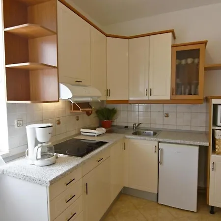 Apartment Klimatisierte In Tar Mit Grill, Gemeinschaftlichem Pool Und Garten Porec