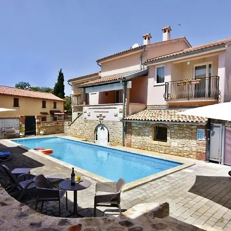 Klimatisierte In Tar Mit Grill, Gemeinschaftlichem Pool Und Garten Apartment Porec