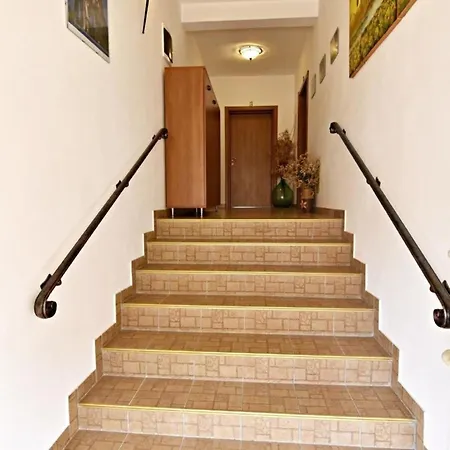 Klimatisierte In Tar Mit Grill, Gemeinschaftlichem Pool Und Garten Apartment *