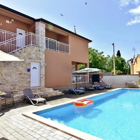 Apartment Klimatisierte In Tar Mit Grill, Gemeinschaftlichem Pool Und Garten