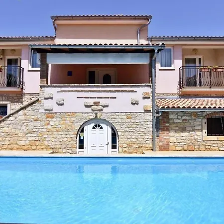 Klimatisierte In Tar Mit Grill, Gemeinschaftlichem Pool Und Garten Apartment Porec