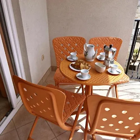 Klimatisierte In Tar Mit Grill, Gemeinschaftlichem Pool Und Garten Apartment Porec